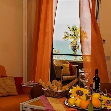 Eloisa Apartmanhotel *